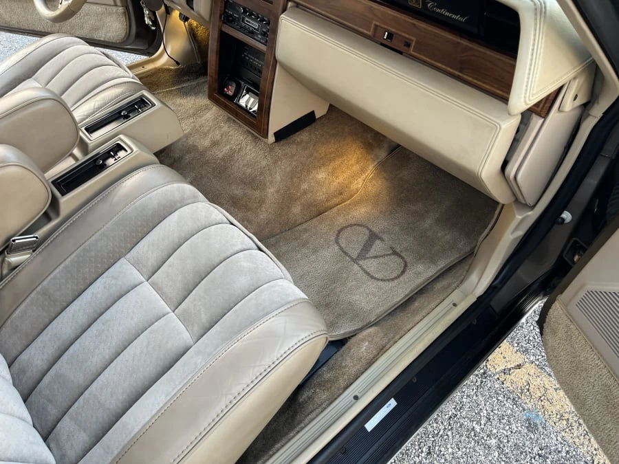 1985 Lincoln Continental 7th Gen - Image 30 of 31