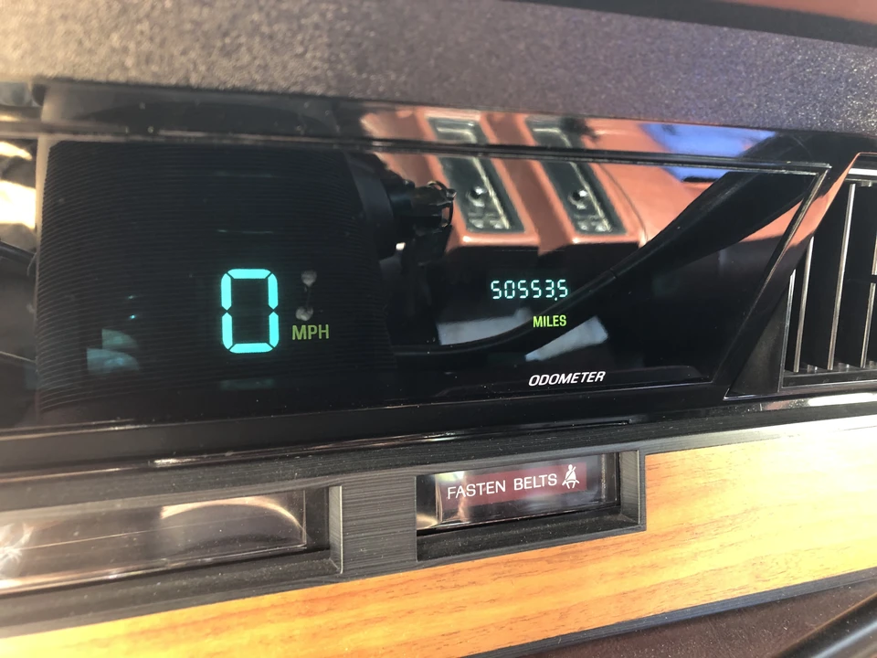1985 Lincoln Continental 7th Gen - Image 10 of 21