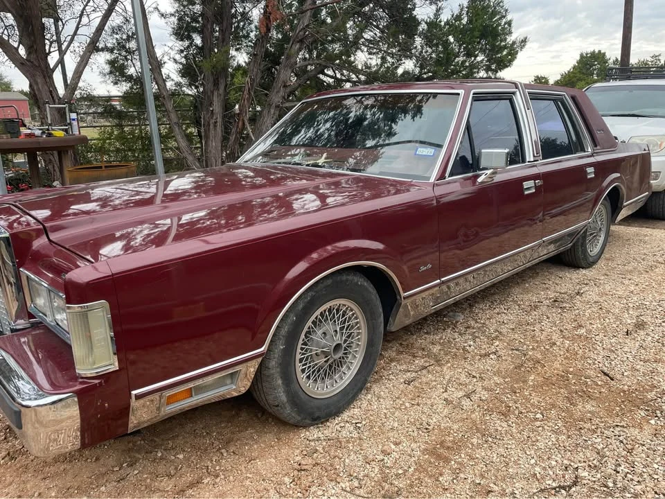 1985 Lincoln Town Car - Image 4 of 10