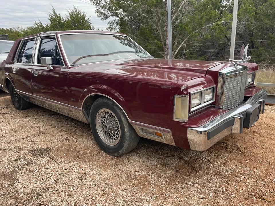 1985 Lincoln Town Car - Image 2 of 10