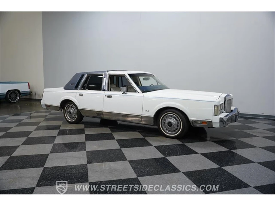 1985 Lincoln Town Car - Image 14 of 31