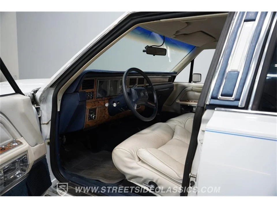 1985 Lincoln Town Car - Image 2 of 31