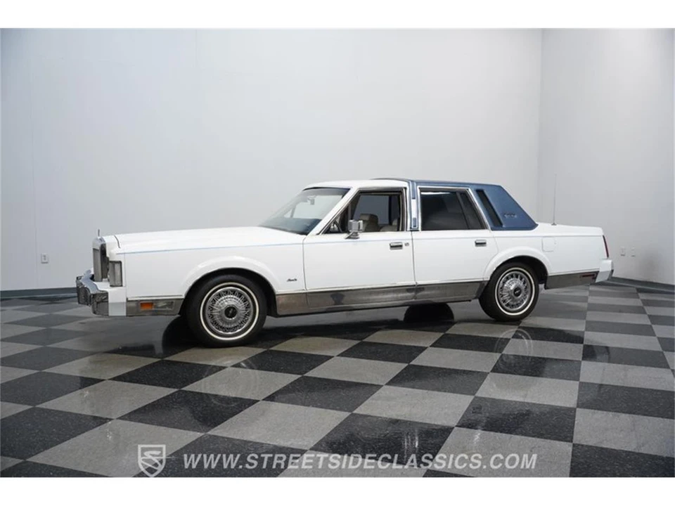 1985 Lincoln Town Car - Image 5 of 31
