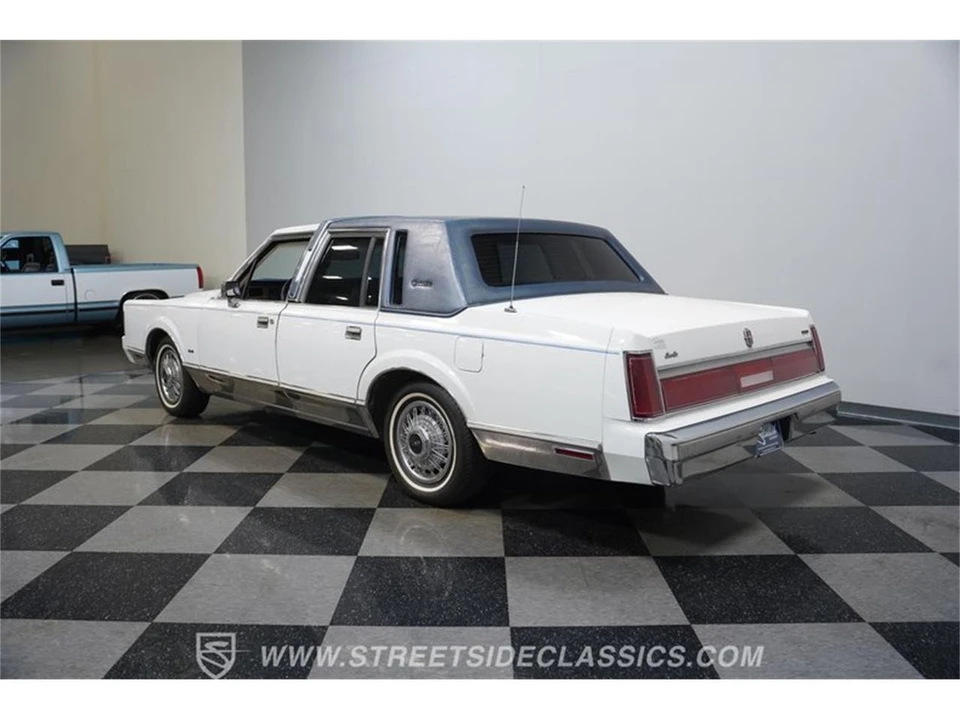 1985 Lincoln Town Car - Image 8 of 31