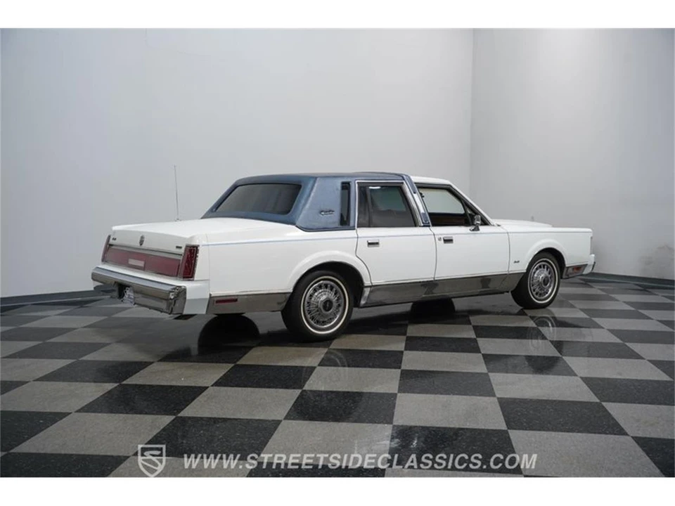 1985 Lincoln Town Car - Image 11 of 31