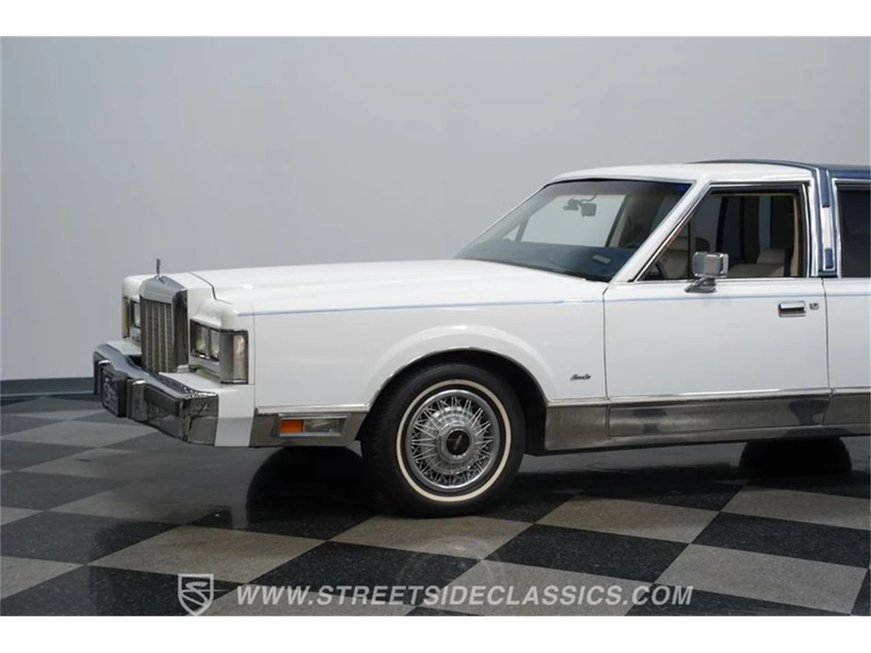 1985 Lincoln Town Car - Image 17 of 31