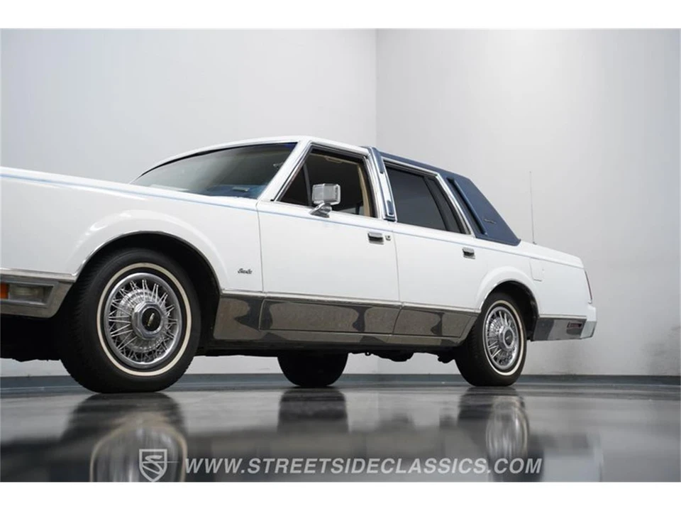1985 Lincoln Town Car - Image 20 of 31