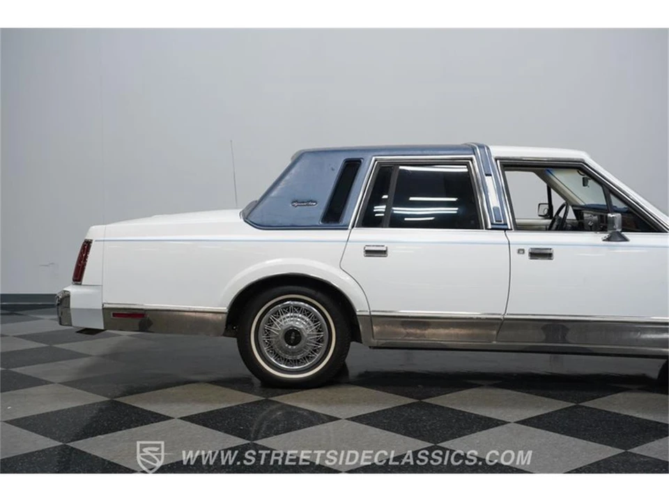1985 Lincoln Town Car - Image 27 of 31
