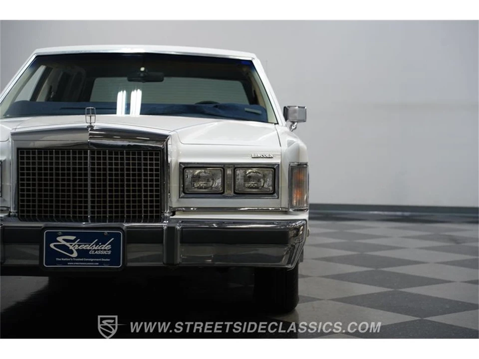 1985 Lincoln Town Car - Image 18 of 31