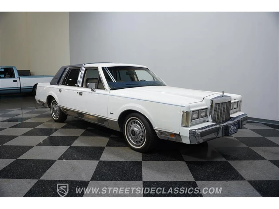 1985 Lincoln Town Car - Image 15 of 31