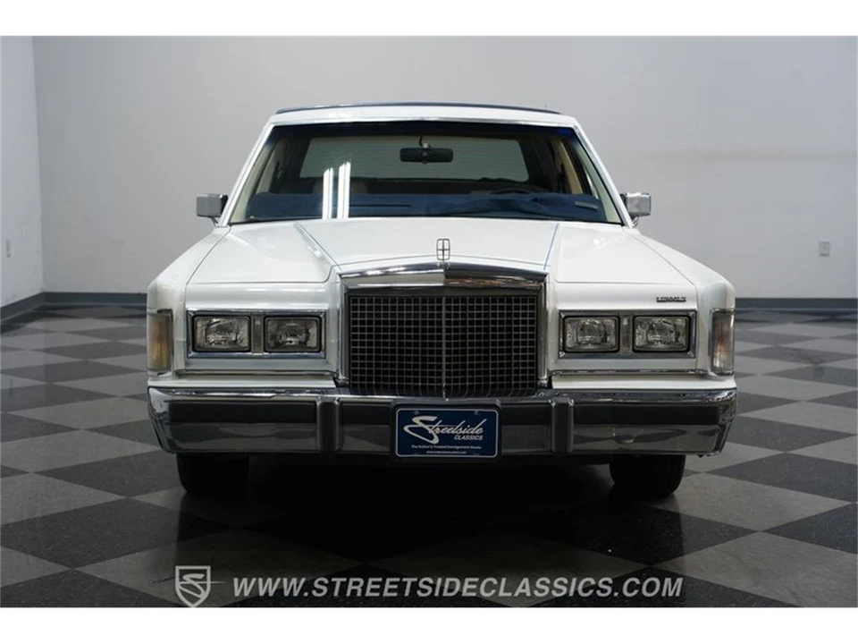 1985 Lincoln Town Car - Image 16 of 31