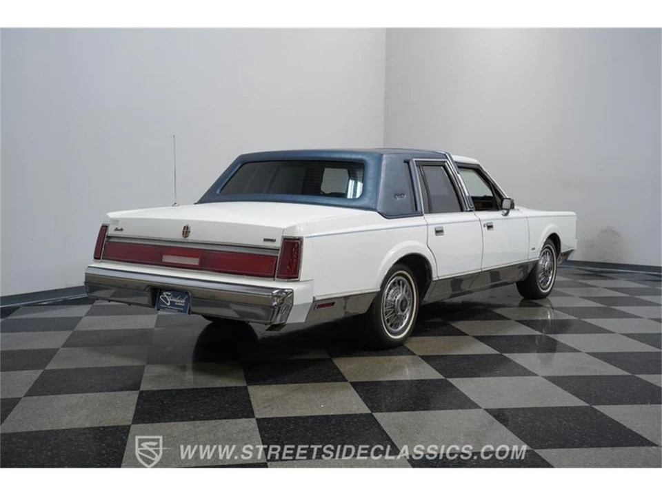 1985 Lincoln Town Car - Image 10 of 31