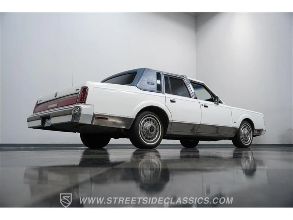 1985 Lincoln Town Car - Image 25 of 31
