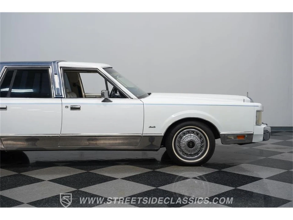 1985 Lincoln Town Car - Image 28 of 31