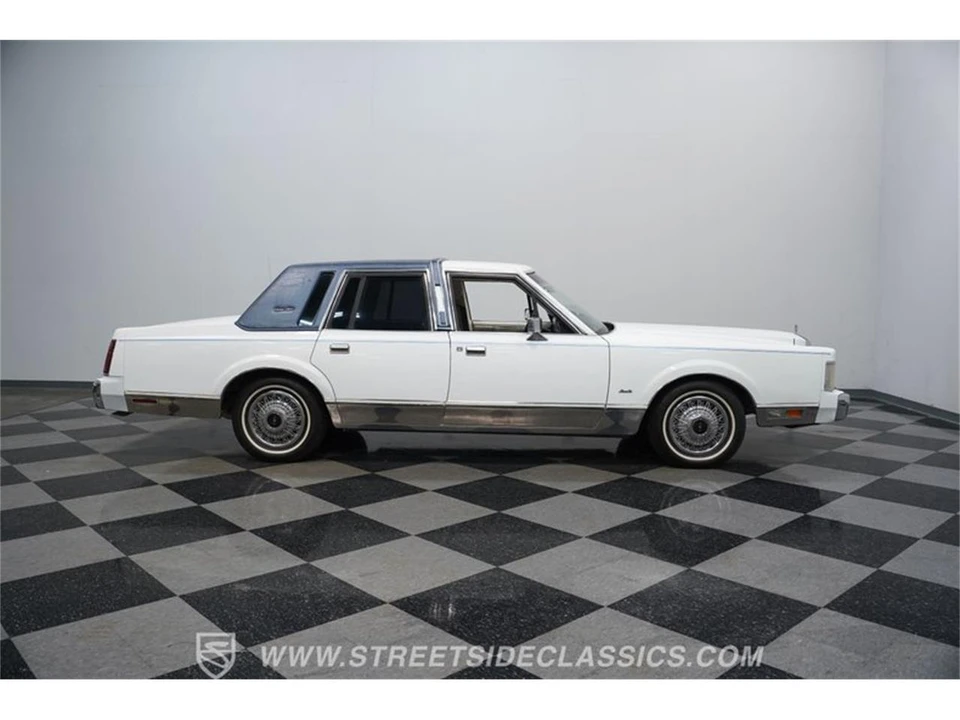 1985 Lincoln Town Car - Image 13 of 31