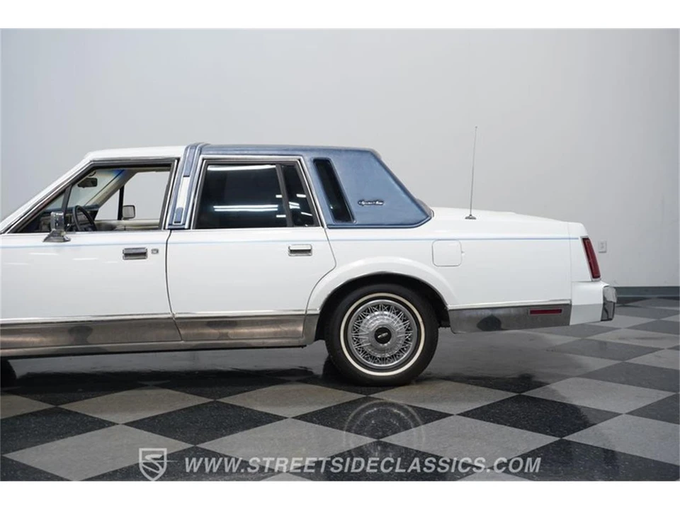 1985 Lincoln Town Car - Image 22 of 31