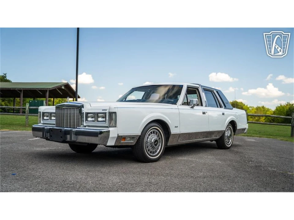 1985 Lincoln Town Car - Image 6 of 31