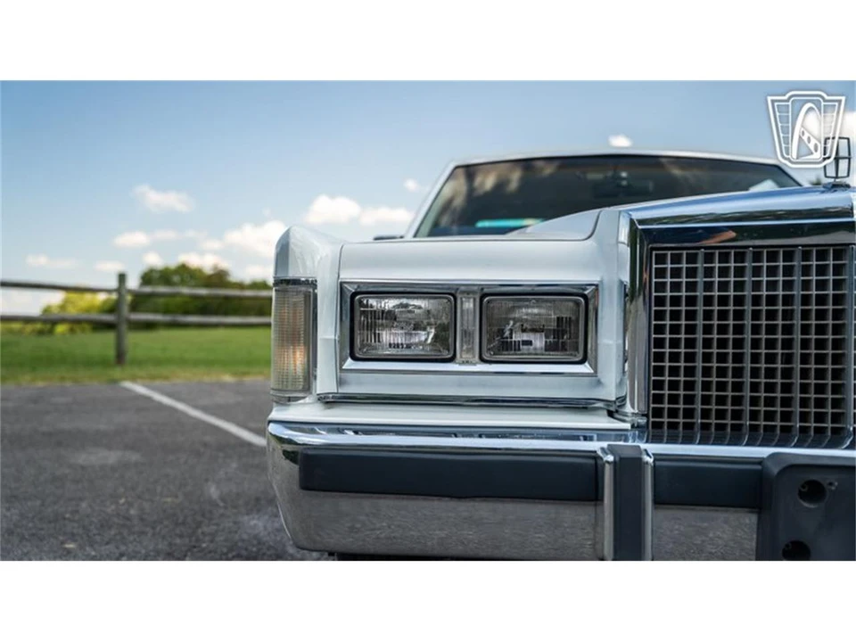 1985 Lincoln Town Car - Image 26 of 31