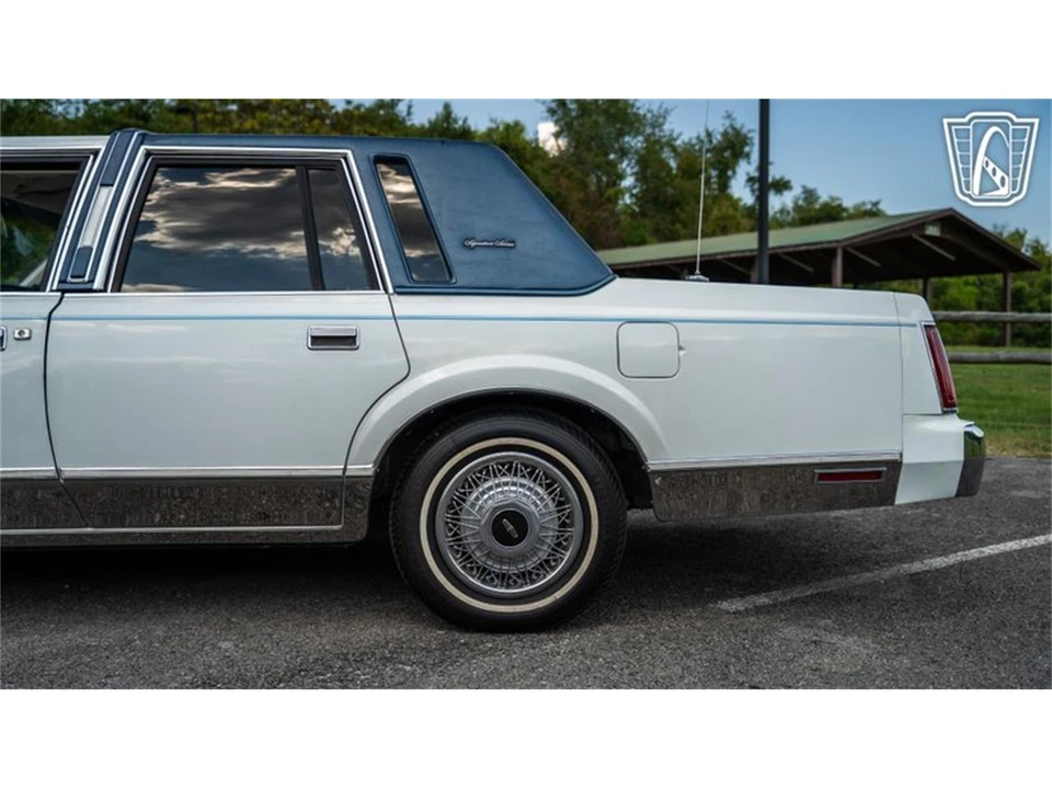 1985 Lincoln Town Car - Image 31 of 31