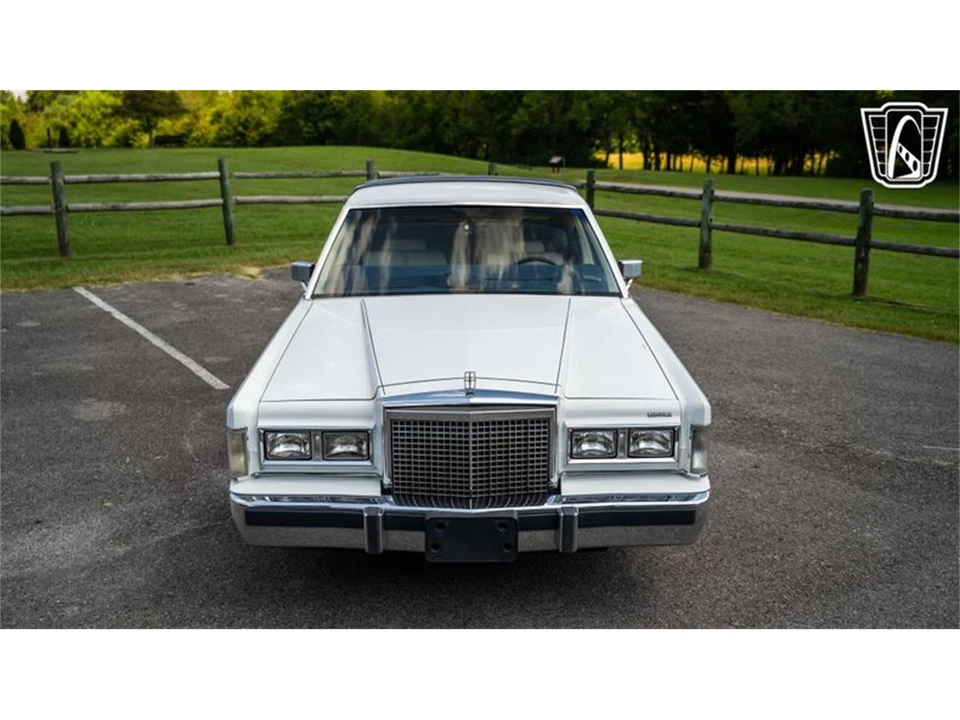 1985 Lincoln Town Car - Image 2 of 31