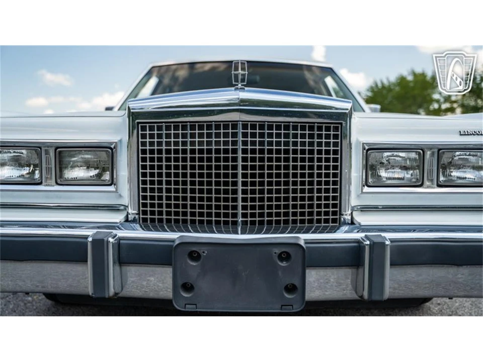 1985 Lincoln Town Car - Image 27 of 31