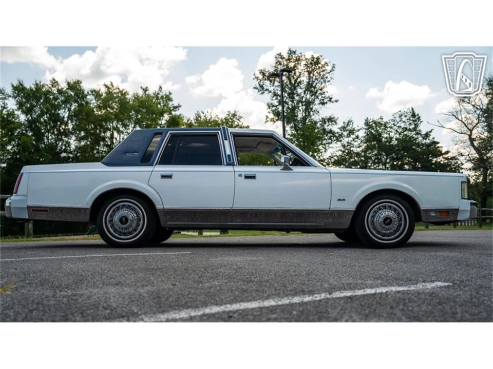 1985 Lincoln Town Car - Image 22 of 31