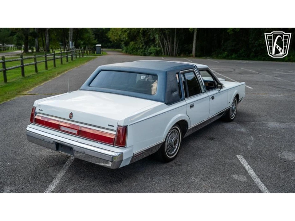 1985 Lincoln Town Car - Image 17 of 31