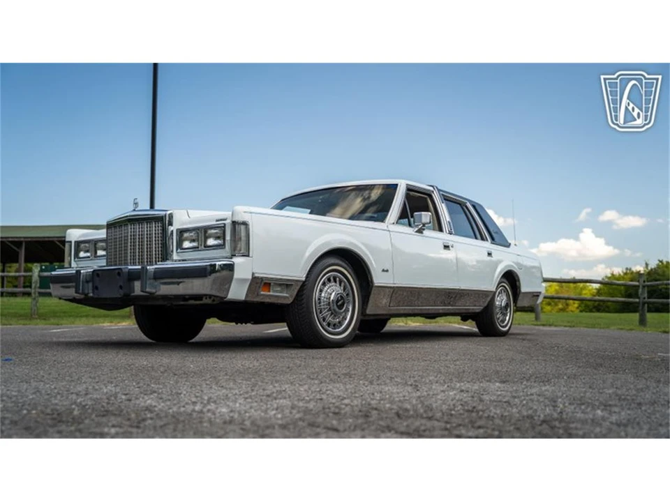 1985 Lincoln Town Car - Image 7 of 31