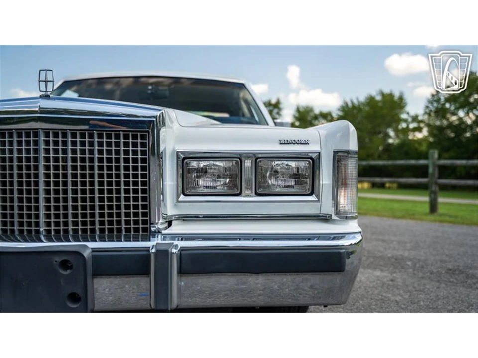 1985 Lincoln Town Car - Image 28 of 31