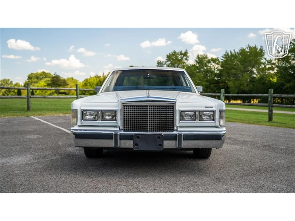 1985 Lincoln Town Car - Image 3 of 31