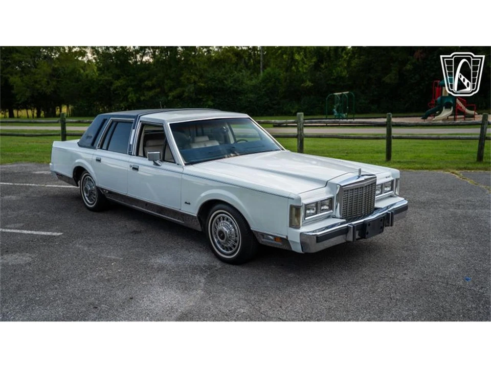 1985 Lincoln Town Car - Image 23 of 31