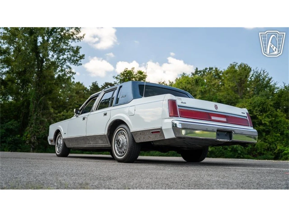 1985 Lincoln Town Car - Image 13 of 31