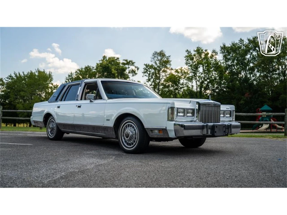 1985 Lincoln Town Car - Image 24 of 31