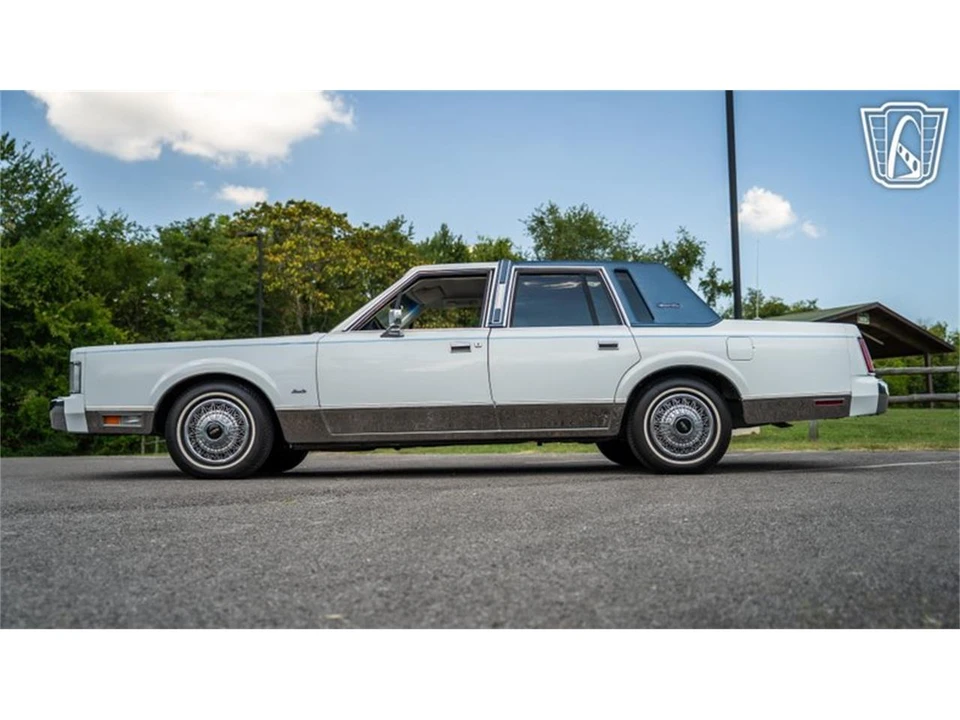 1985 Lincoln Town Car - Image 10 of 31