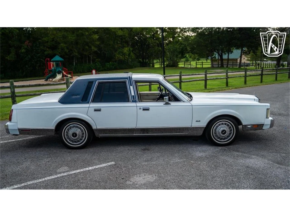 1985 Lincoln Town Car - Image 20 of 31