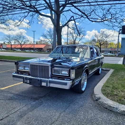 1985 Lincoln Town Car - Image 1 of 1