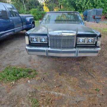 1985 Lincoln Town Car Signature Sedan 4D