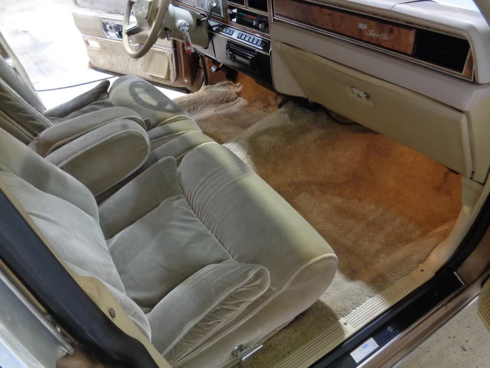 1985 Lincoln Town Car - Image 16 of 21