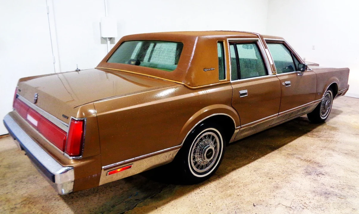 1985 Lincoln Town Car - Image 3 of 21