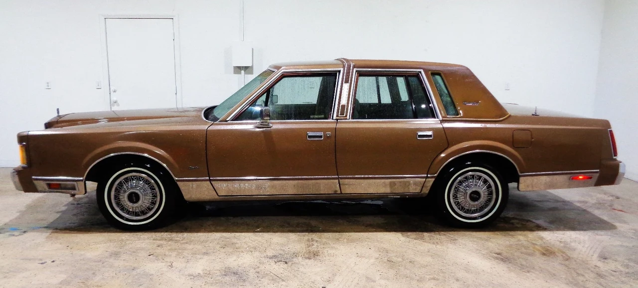 1985 Lincoln Town Car - Image 5 of 21