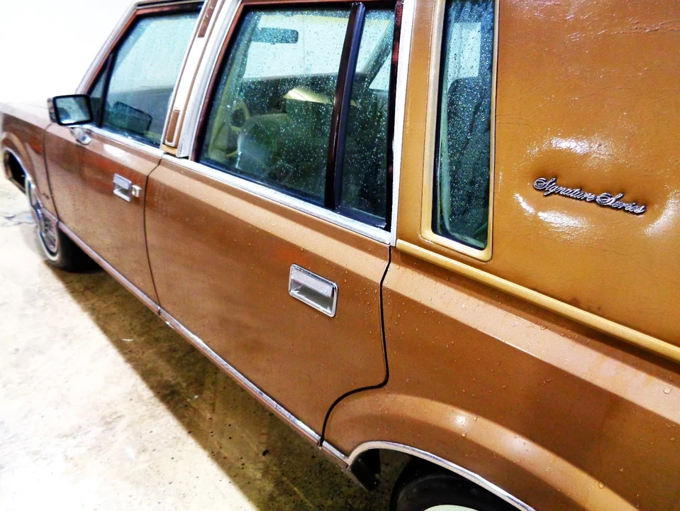 1985 Lincoln Town Car - Image 8 of 21