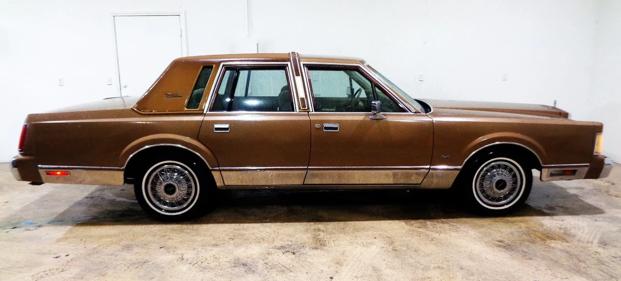 1985 Lincoln Town Car - Image 6 of 21