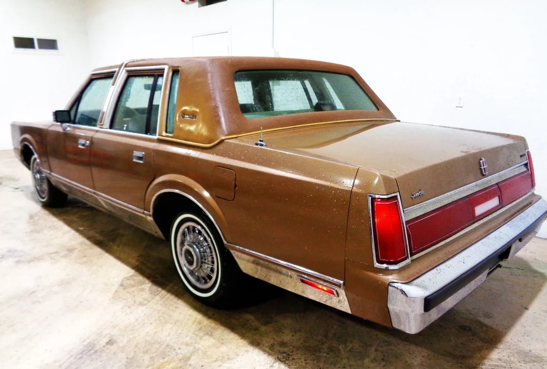 1985 Lincoln Town Car - Image 4 of 21