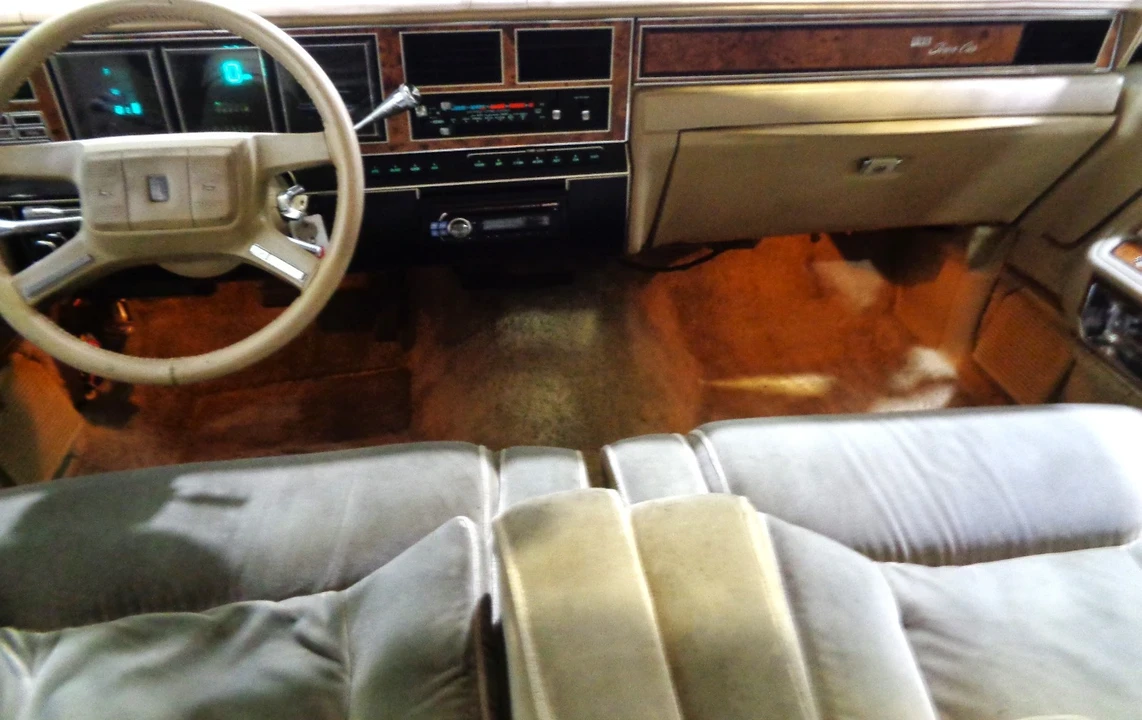 1985 Lincoln Town Car - Image 12 of 21