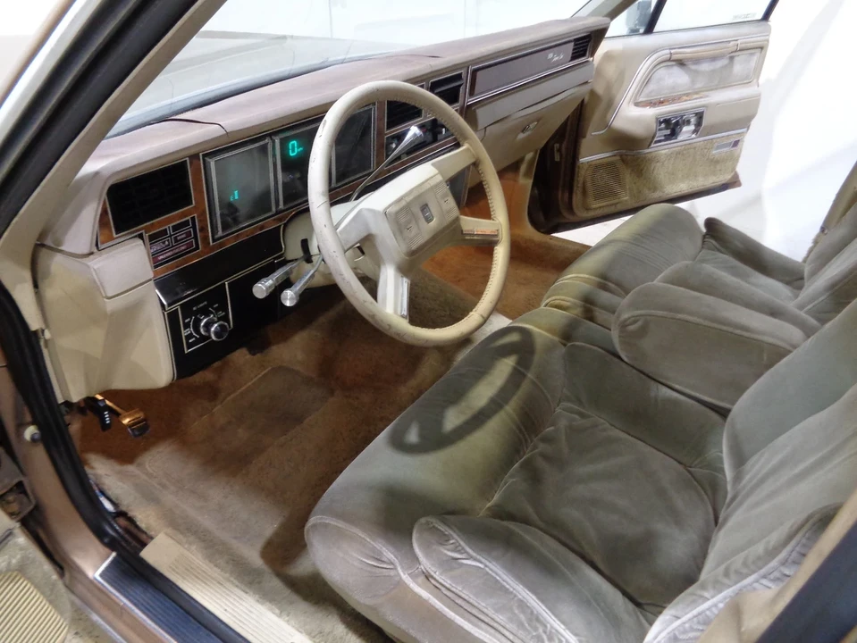 1985 Lincoln Town Car - Image 13 of 21