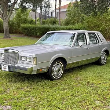 1985 Lincoln Town Car Signature Touring Sedan 4D