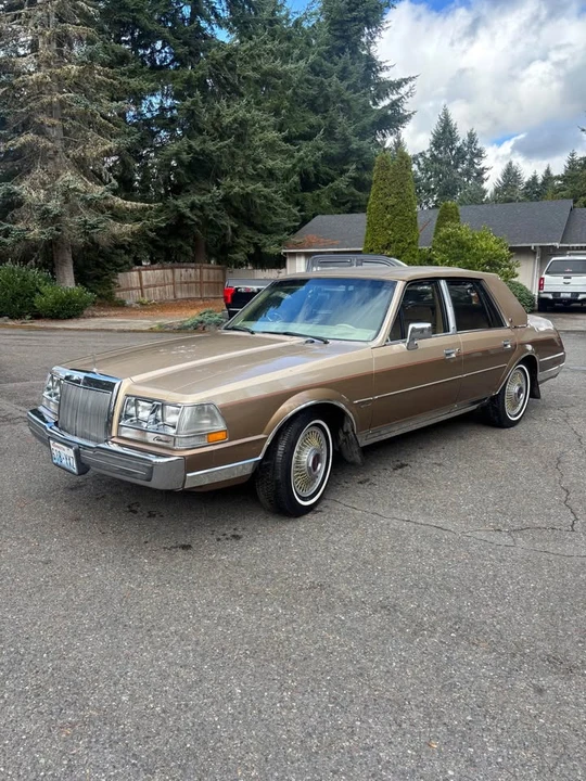 1985 Lincoln Continental 7th Gen - Image 2 of 14