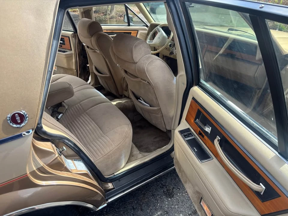 1985 Lincoln Continental 7th Gen - Image 12 of 14
