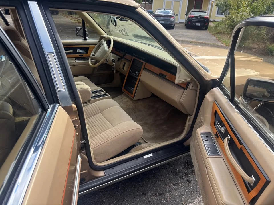 1985 Lincoln Continental 7th Gen - Image 13 of 14