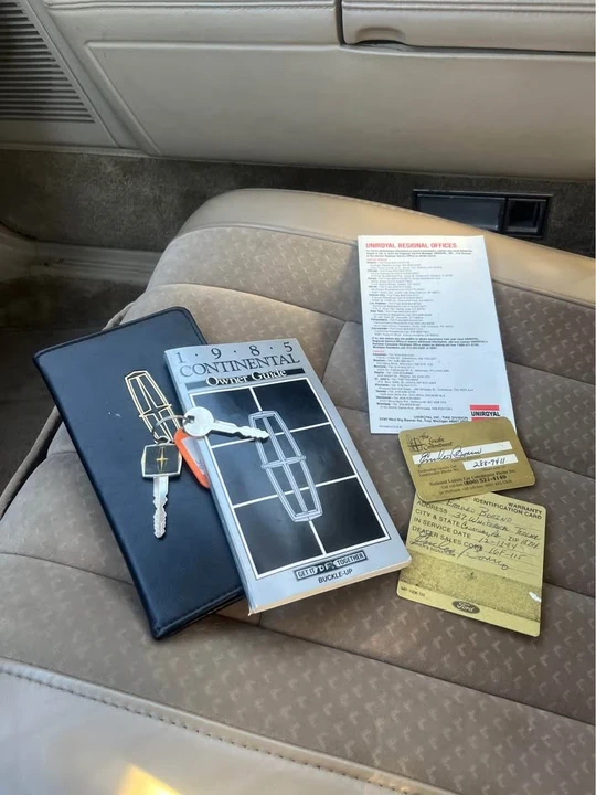 1985 Lincoln Continental 7th Gen - Image 18 of 20